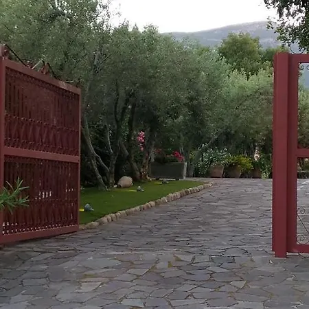 Rafael Bed & Breakfast *
